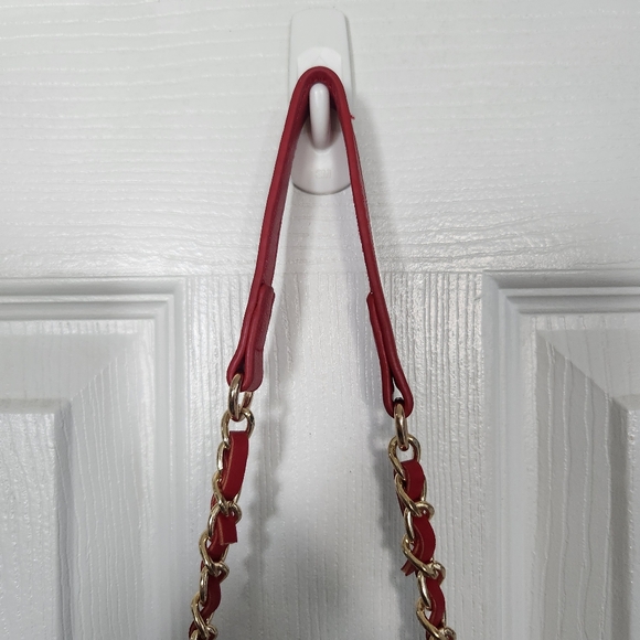 Badgley Mischka Red Quilted Leather Shoulder Bag with Chain Detail - Picture 8 of 9